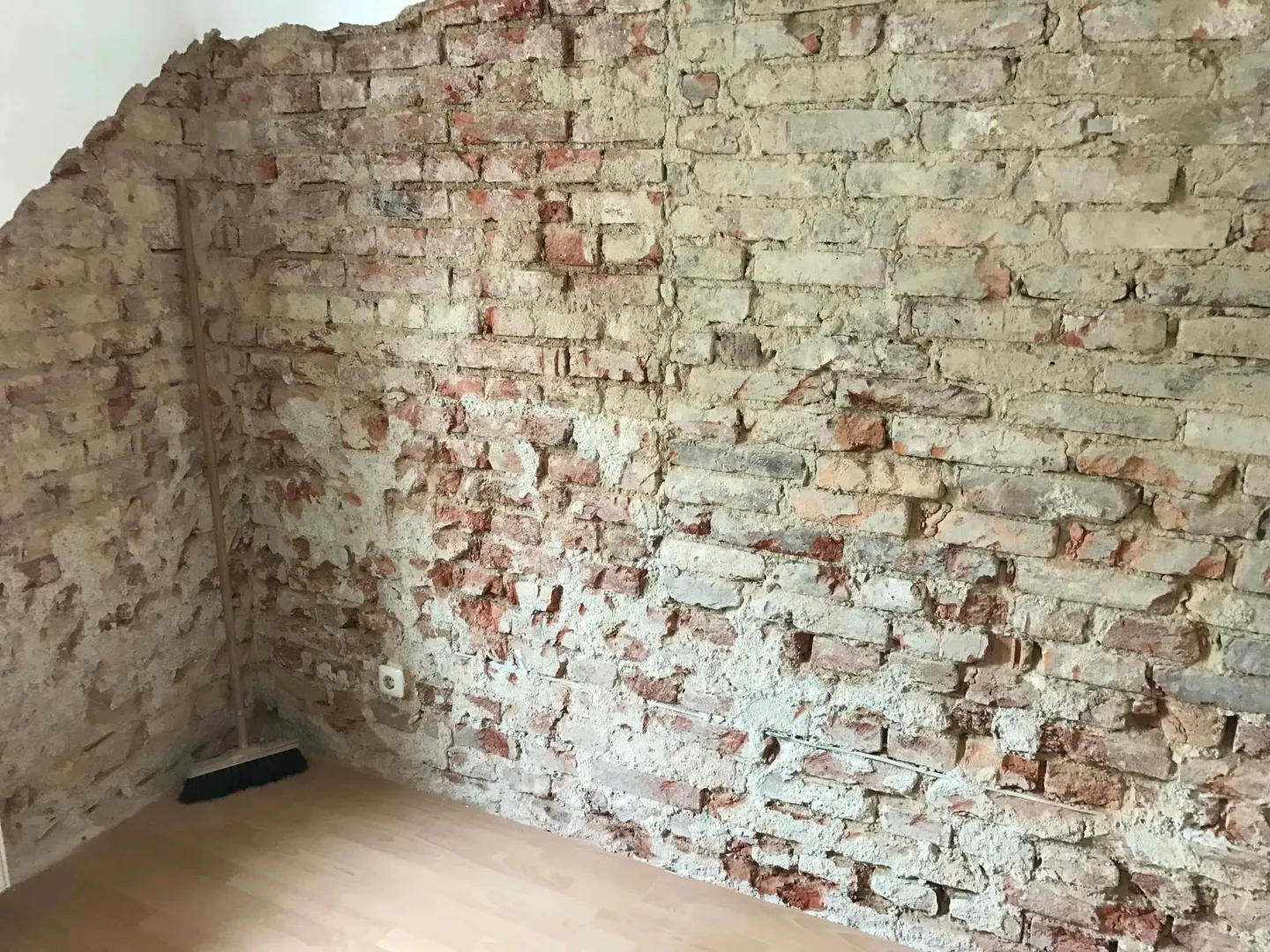 Feuchte Wand als Ursache von Schimmel